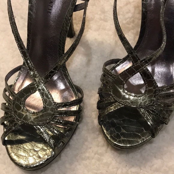 Shimmery snake pattern platform heels 👠 - Picture 6 of 7